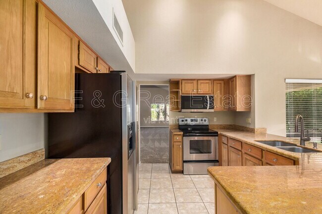 Building Photo - 10060 E San Bernardo Dr