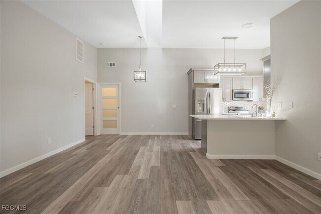 Building Photo - 5113 SW 15th Pl