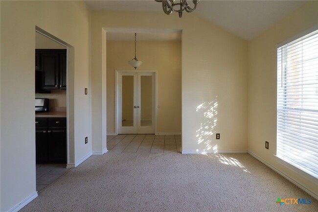 Building Photo - 608 Totem Trail