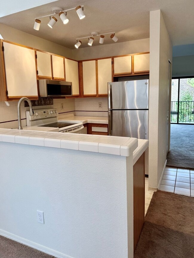 Building Photo - 4000 Carman Dr