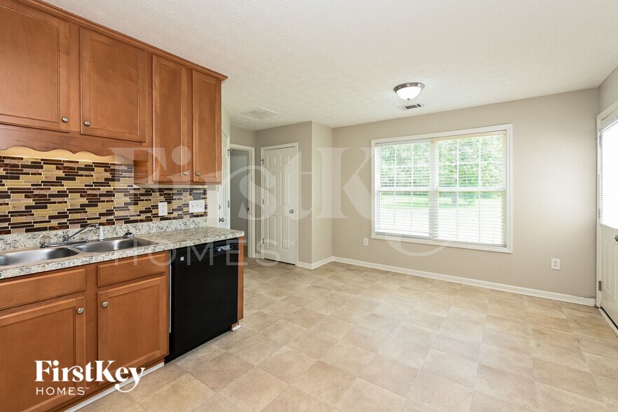 Building Photo - 20 Windcrest Keep