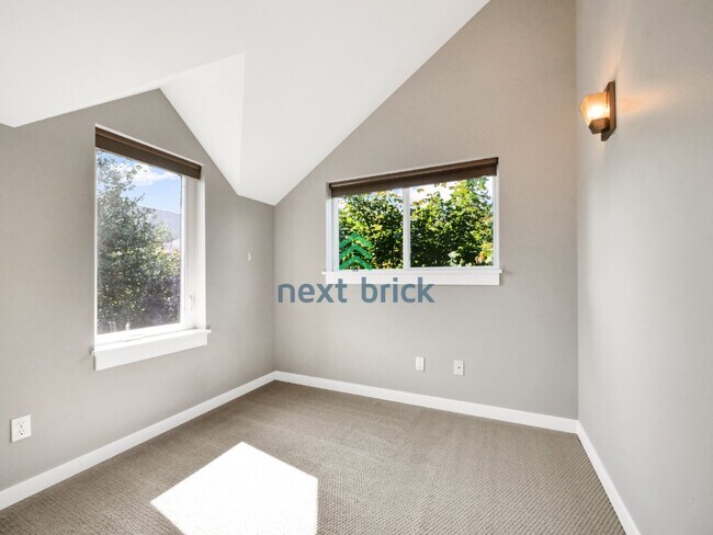 Building Photo - Welcome to this charming 3-bedroom, 2-bathroom home