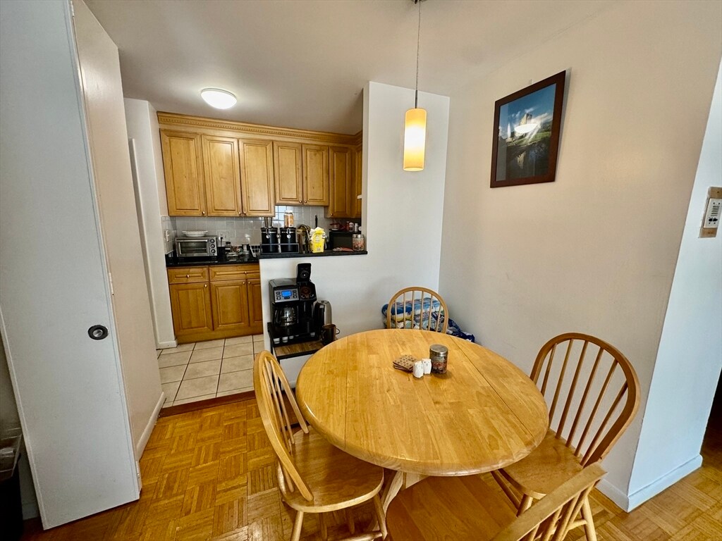Building Photo - 2 Larose Pl