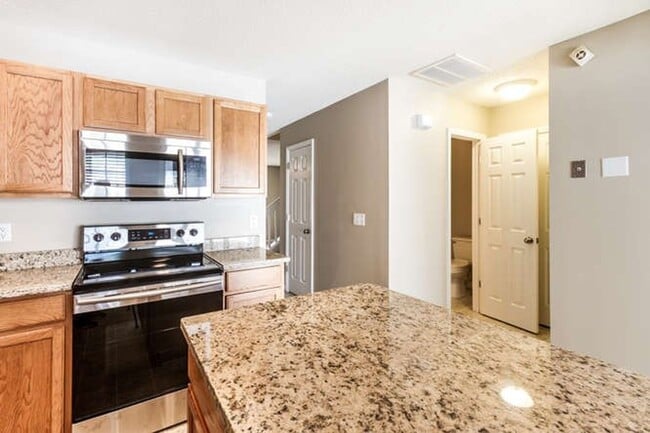 Building Photo - Updated Townhouse