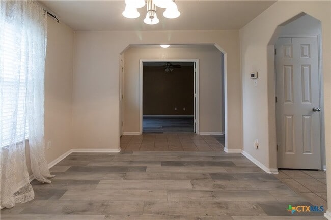 Building Photo - 2203 Love Rd