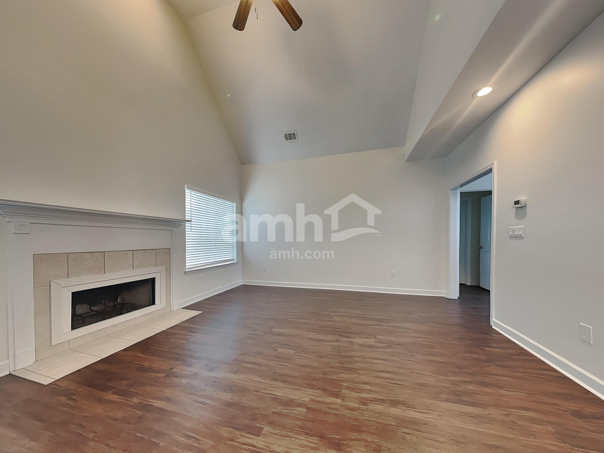 Building Photo - 344 Bristol Way