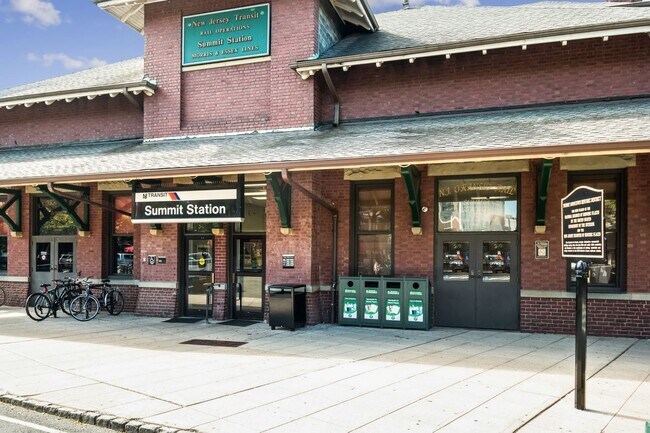 Building Photo - 26 Beauvoir Ave