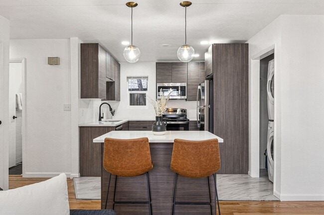 Building Photo - 1224 Jay St