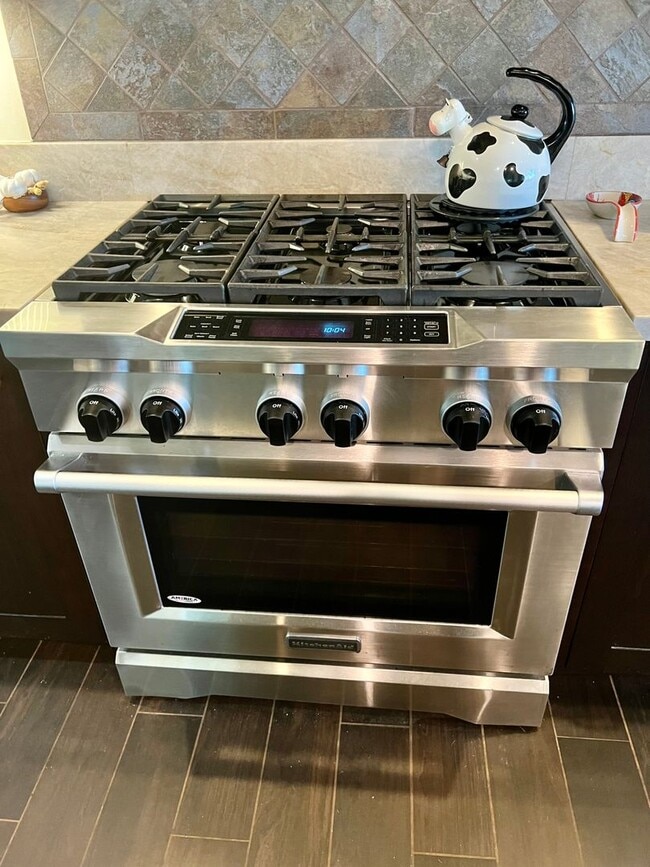 Building Photo - Oceanview Luxury Estate | Steps to the Beach | Private Pool & Spa