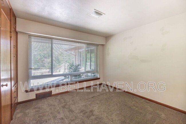 Building Photo - 5524 W Randolph Dr