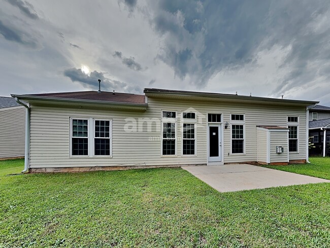 Building Photo - 127 Bathurst Ln