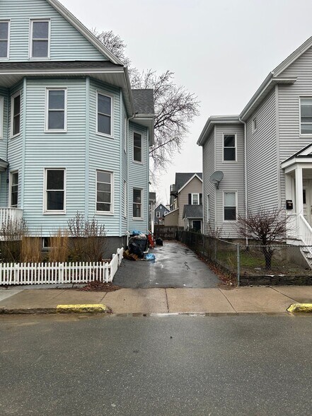 Building Photo - 81 Flint St