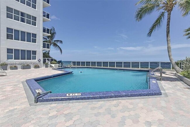 Building Photo - 3700 Galt Ocean Dr