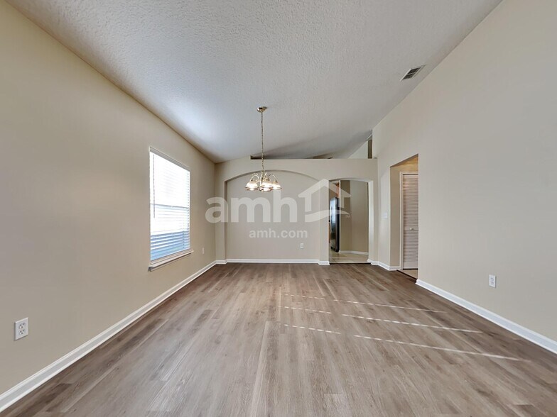 Building Photo - 809 Crystal Spring Way