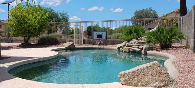 Building Photo - 3 Bed / 2 Bath with Loft and Pool