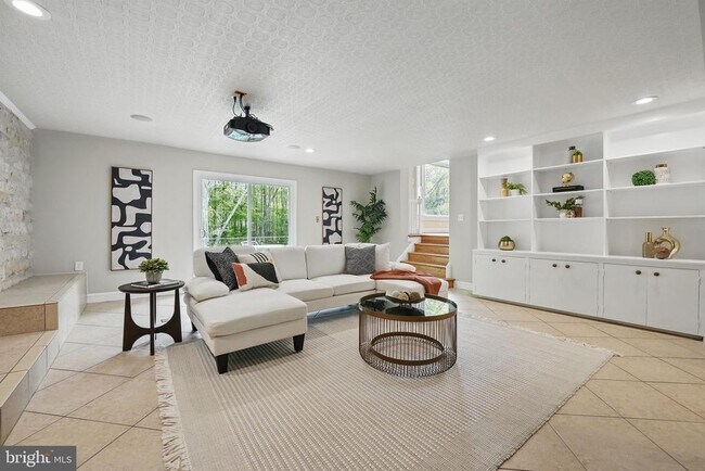 Building Photo - 8121 Briar Creek Dr