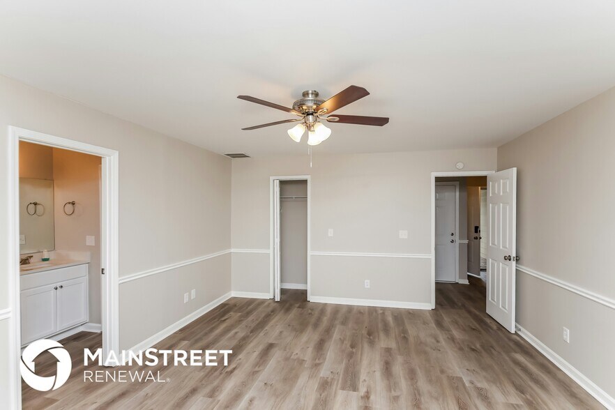 Building Photo - 2528 Country Lake Cir