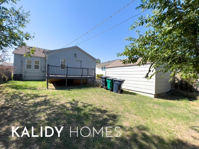 Building Photo - 3504 N Westmont St