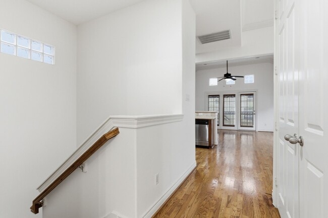 Building Photo - 1303 Sherwood Point Ln