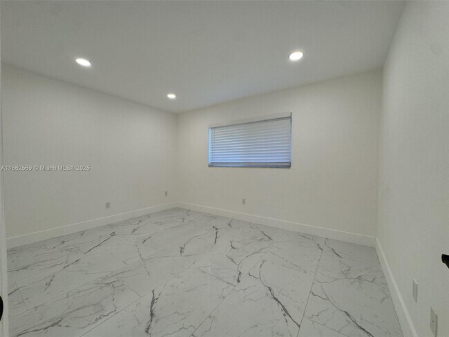 Building Photo - 1431 N 14th Way