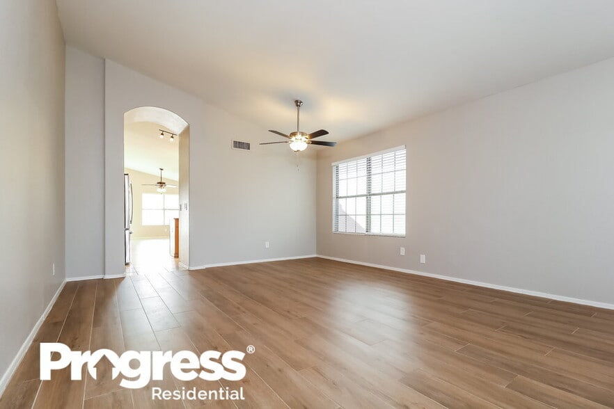 Building Photo - 15415 W Lea Ln