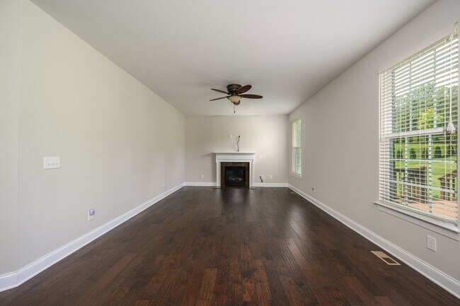 Building Photo - **RARE, EXECUTIVE HOME ON OVER HALF AN ACR...