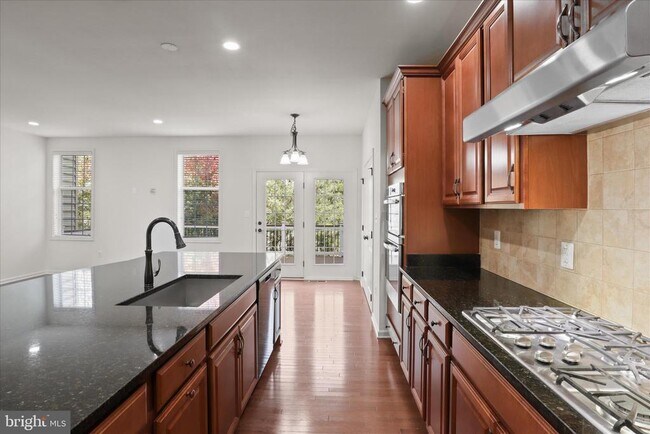 Building Photo - 42824 Edgegrove Heights Terrace