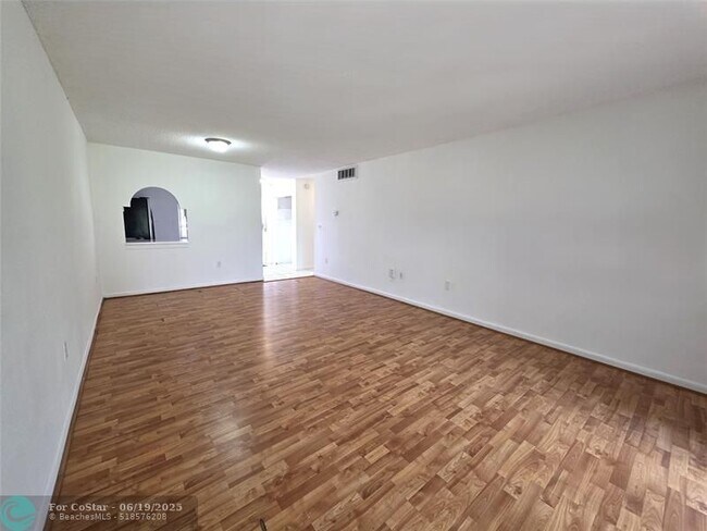 Building Photo - 505 NW 177th St