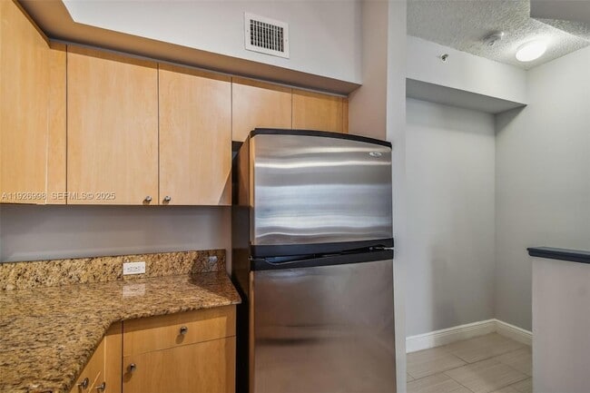 Building Photo - 2945 NE 185th St