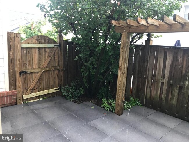 Building Photo - 1406 Ingleside Ave