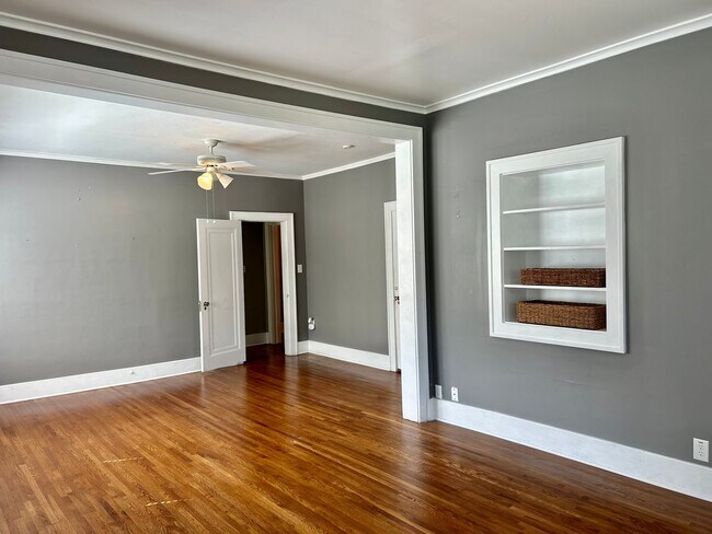 Building Photo - Absolutely stunning 1921 Craftsman style b...