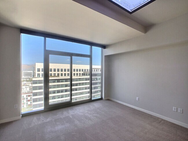 Building Photo - Luxury 1 Bedroom Condo at Axis on the 20th Floor – Custom Finishes Throughout, Beautiful Views!