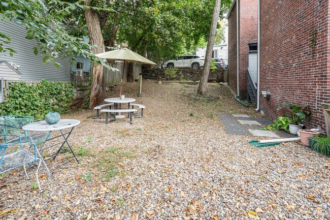 Building Photo - 28 Pinckney St