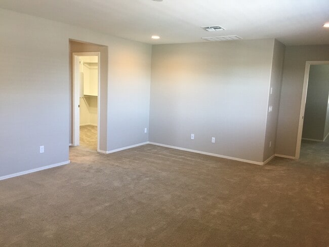 Building Photo - NEWER Beautiful Home in Fire Rock Villas!!