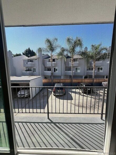 Building Photo - 2006 Diamond St