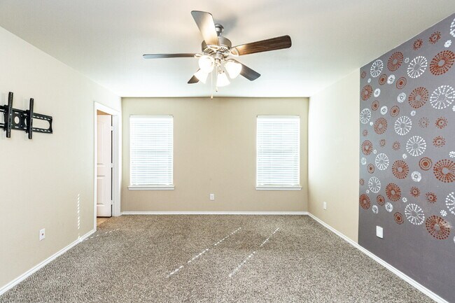Building Photo - Relax on this front porch!