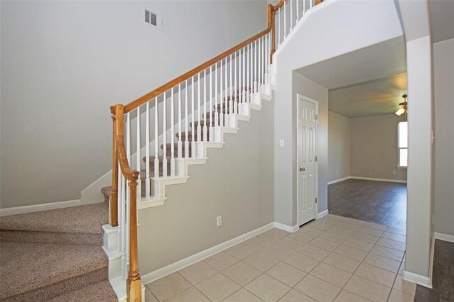 Building Photo - 6800 Cromarty Ln