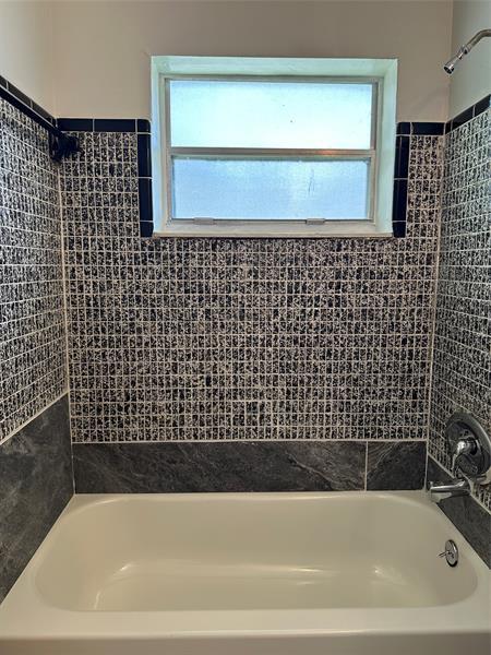 Building Photo - 205 SE 22nd St