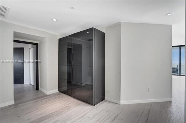 Building Photo - 480 NE 31st St