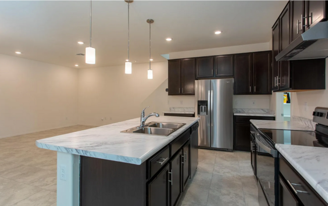 Building Photo - Beautiful 4 bedroom 2.5 bath home