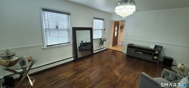 Building Photo - 321 Evers St