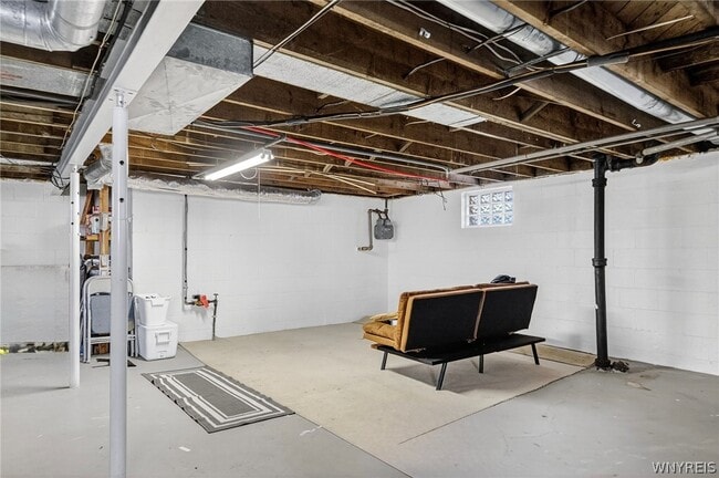 Building Photo - 116 Springville Ave