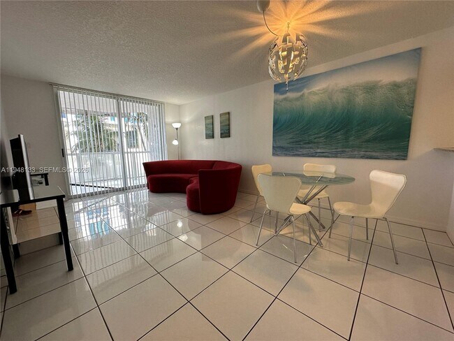 Building Photo - 17275 Collins Ave