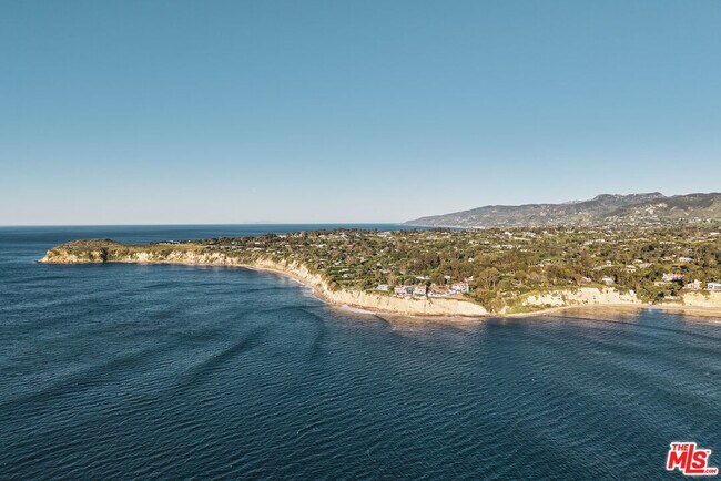 Building Photo - 6715 Fernhill Dr