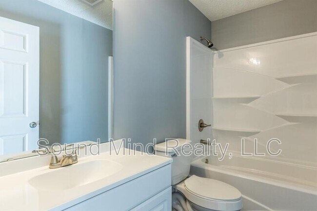 Building Photo - 700 Western Ave