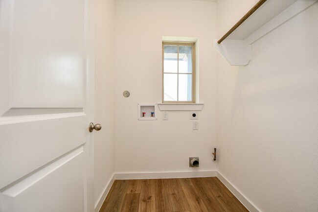 Building Photo - 943 Malibu Shr Ln