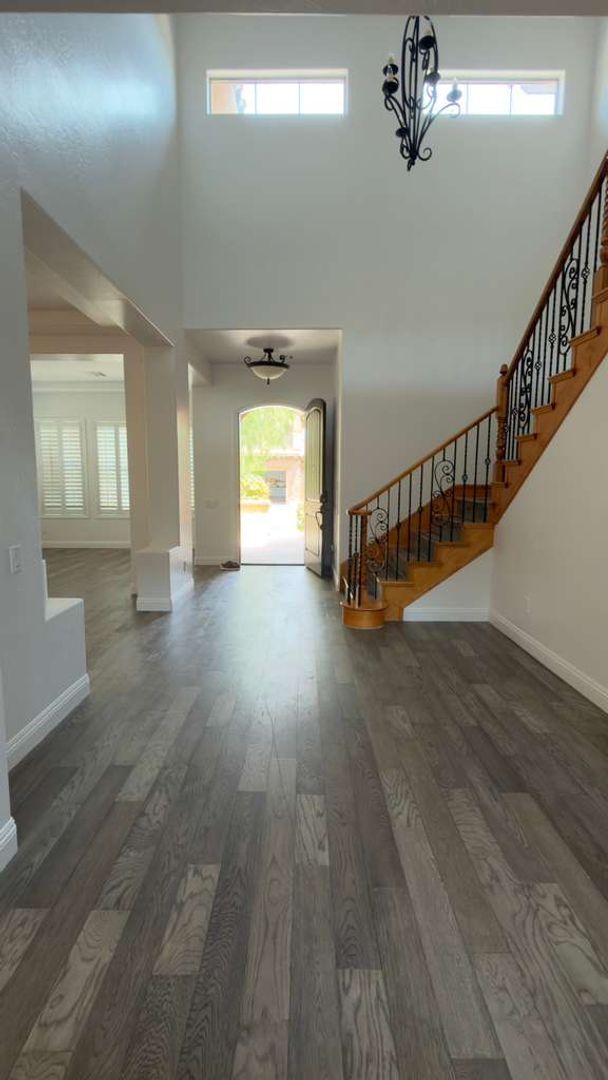 Building Photo - A Perfect Blend of Luxury, Comfort & Style