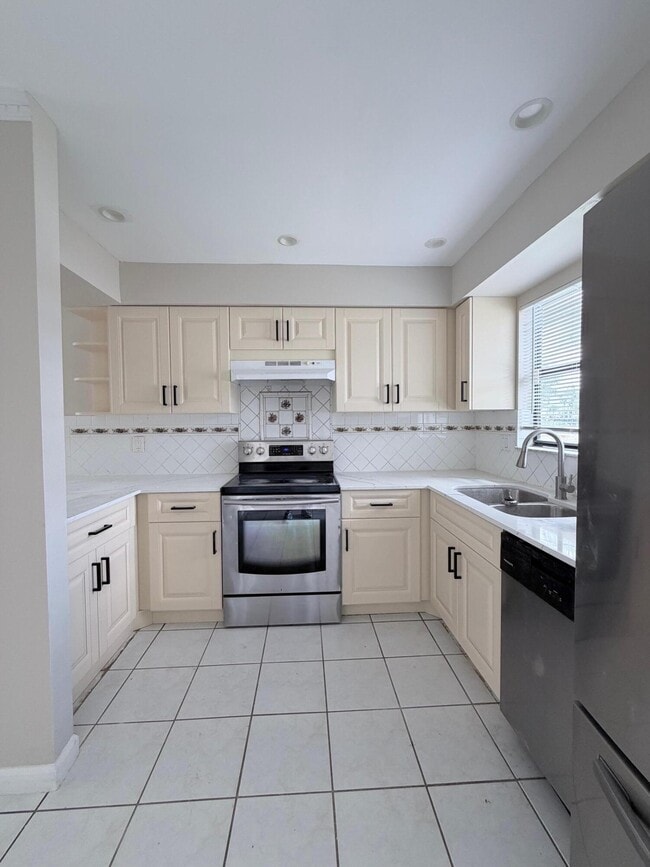 Building Photo - 101 Shoreview Dr