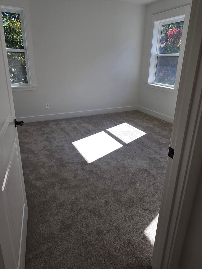 Building Photo - 3 bedroom 2.5 bathroom Custom Built Home