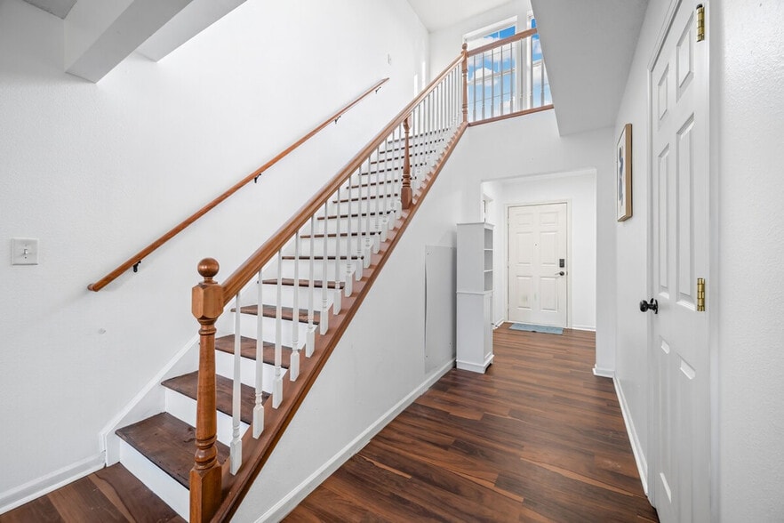 Building Photo - 2386 Meadow Bend Dr